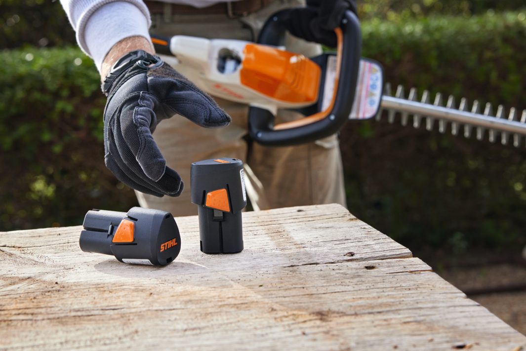 Taille-haie HSA 40 - Pack batterie et chargeur Vitiwald
