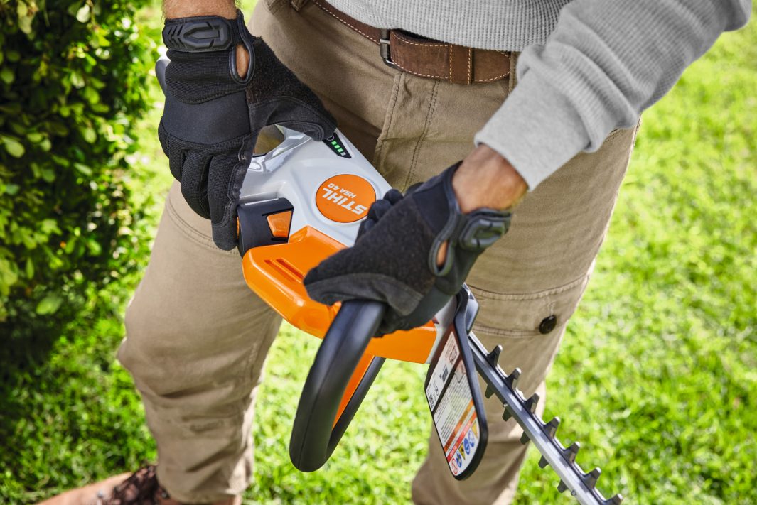 Taille-haie HSA 40 - Pack batterie et chargeur Vitiwald